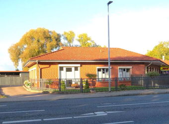 Bungalow mit 2 Wohneinheiten, Doppelgarage- und Caport in Malliß 324.000 €